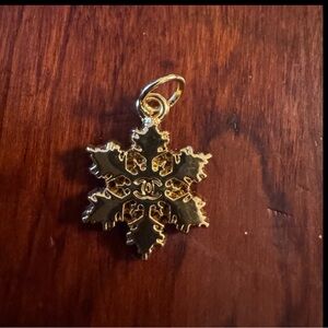 Chanel Snowflake Pendant / charm Gold Tone